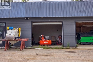 1660 Shuswap Avenue - Photo 17