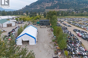 1660 Shuswap Avenue - Photo 2