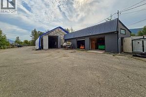 1660 Shuswap Avenue - Photo 28