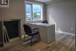 1660 Shuswap Avenue - Photo 3