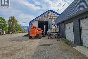 1660 Shuswap Avenue - Photo 32