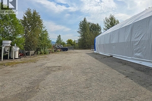 1660 Shuswap Avenue - Photo 34