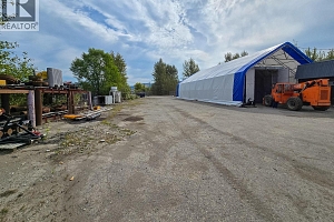 1660 Shuswap Avenue - Photo 36