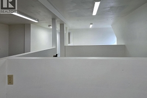 1660 Shuswap Avenue - Photo 5