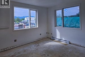 1660 Shuswap Avenue - Photo 7