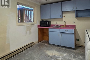 1660 Shuswap Avenue - Photo 8