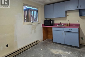 1660 Shuswap Avenue - Photo 9