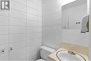 525 - 527 Lawrence Avenue - Photo 12