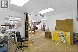 525 - 527 Lawrence Avenue - Photo 17