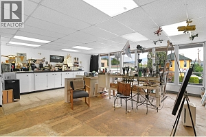 525 - 527 Lawrence Avenue - Photo 18