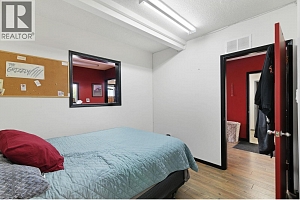 525 - 527 Lawrence Avenue - Photo 28