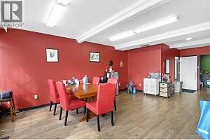 525 - 527 Lawrence Avenue - Photo 32