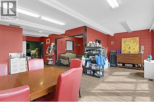 525 - 527 Lawrence Avenue - Photo 33