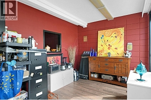 525 - 527 Lawrence Avenue - Photo 34