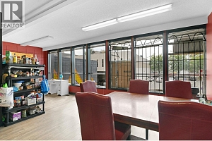 525 - 527 Lawrence Avenue - Photo 35