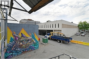 525 - 527 Lawrence Avenue - Photo 38