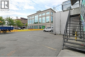 525 - 527 Lawrence Avenue - Photo 39