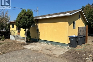 3236 McCulloch Road - Photo 2