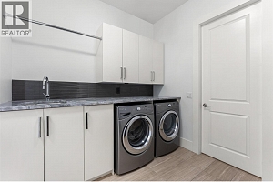 858 Clarance Avenue - Photo 40