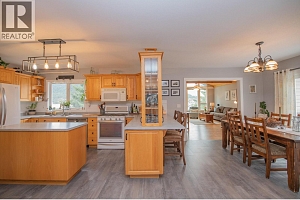 2506 Shuswap Avenue - Photo 12