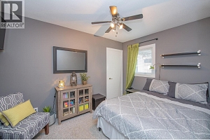 2506 Shuswap Avenue - Photo 18