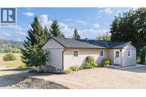 2506 Shuswap Avenue - Photo 2