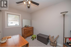 2506 Shuswap Avenue - Photo 24