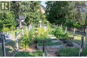 2506 Shuswap Avenue - Photo 37