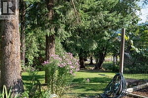 2506 Shuswap Avenue - Photo 42