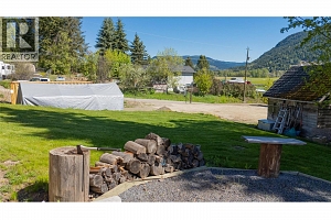 2506 Shuswap Avenue - Photo 45