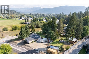 2506 Shuswap Avenue - Photo 48