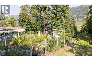 2506 Shuswap Avenue - Photo 49