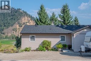 2506 Shuswap Avenue - Photo 52