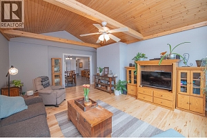 2506 Shuswap Avenue - Photo 6