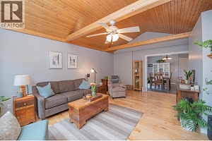 2506 Shuswap Avenue - Photo 7