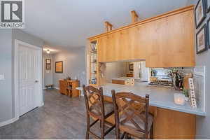 2506 Shuswap Avenue - Photo 9