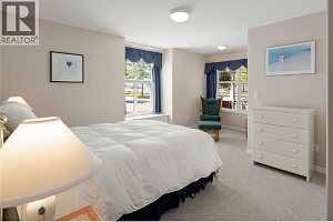 419 PROVIDENCE Avenue - Photo 15