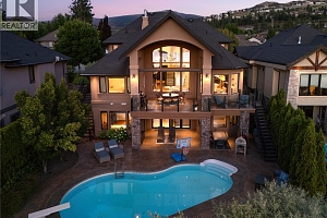 722 Marin Crescent - Photo 2