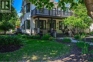 1805 32 Avenue - Photo 2