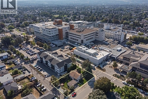 408 Royal Avenue - Photo 3