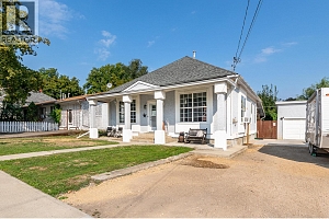 715 Hubert Avenue - Photo 2