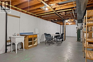 2625 Catherine Crescent - Photo 33
