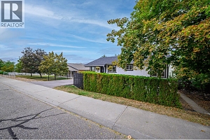 3411 17 Avenue Unit# A2 - Photo 2