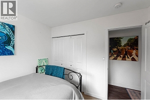 605 Stirling Road - Photo 13