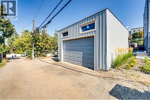 2208 32 Street - Photo 2