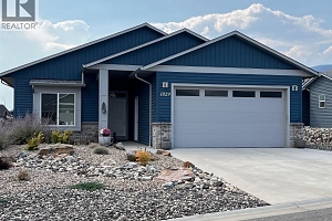 1029 10th Avenue - Photo 2