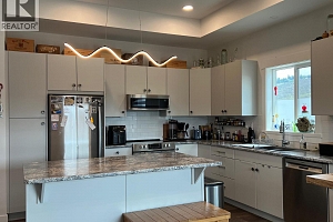 1029 10th Avenue - Photo 5