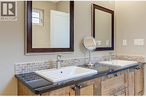 6172 Seymoure Avenue - Photo 36