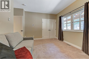 6172 Seymoure Avenue - Photo 40