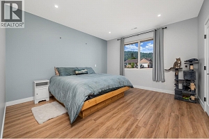 528 Loon Avenue - Photo 8